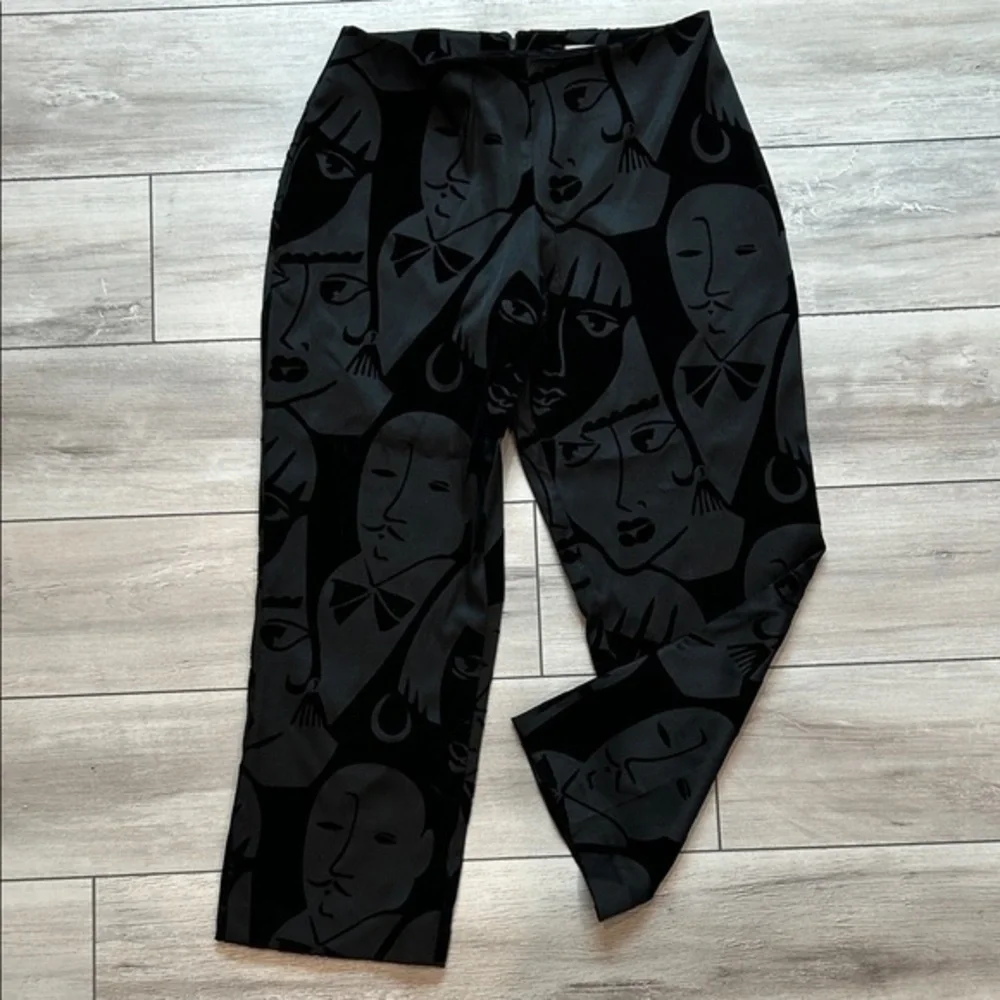 Selia by Esther Amato abstract faces velour crop pants size 6